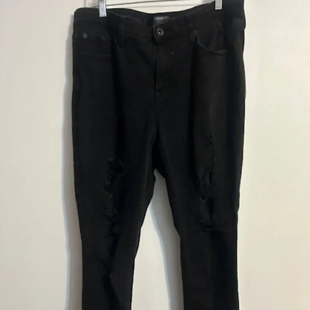 Torrid Black Premium stretch distressed 5 pocket Sky High Skinny jeans, size 16R
